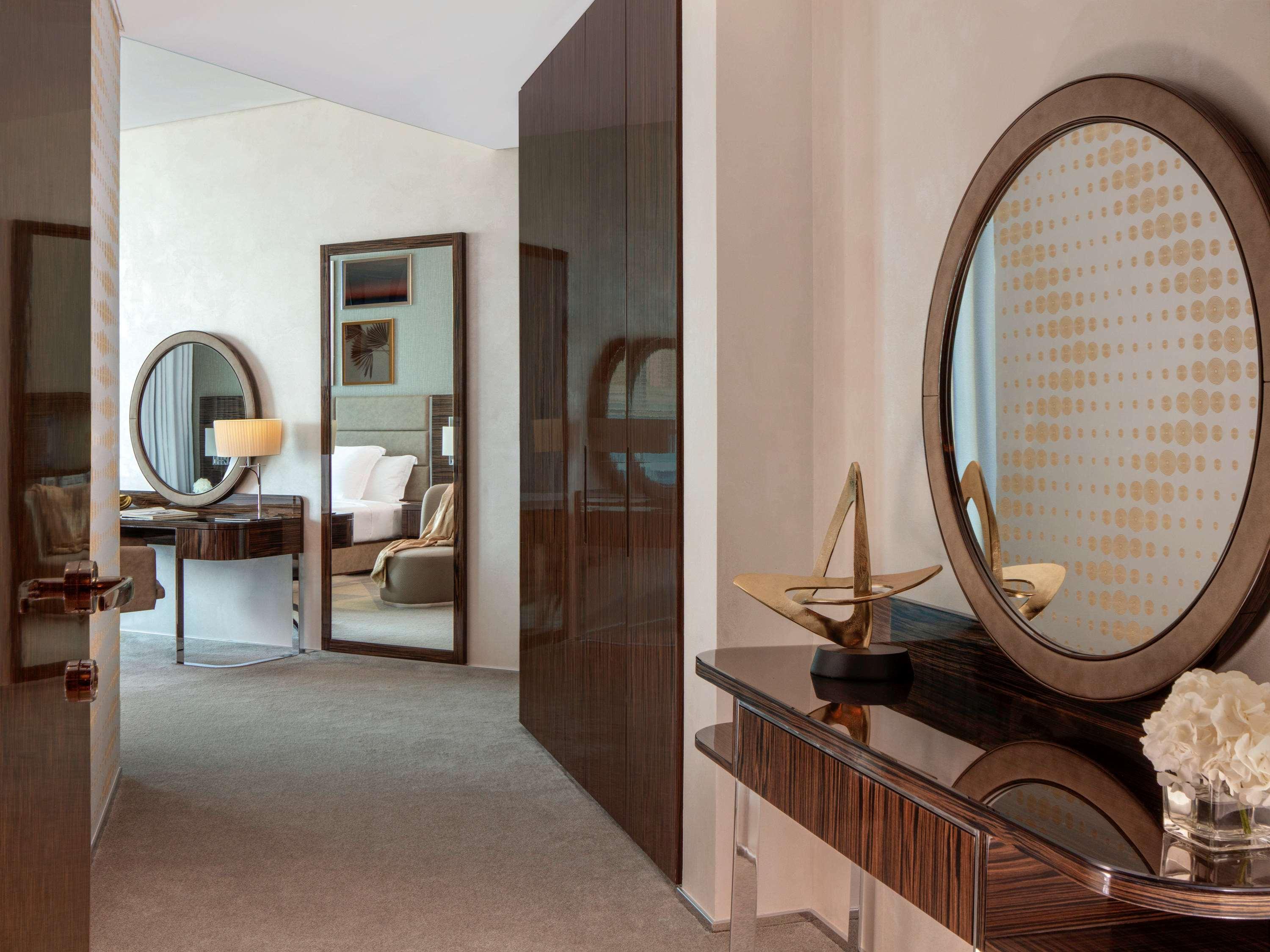 Hyde Hotel Дубай Екстериор снимка A suite at The Dorchester