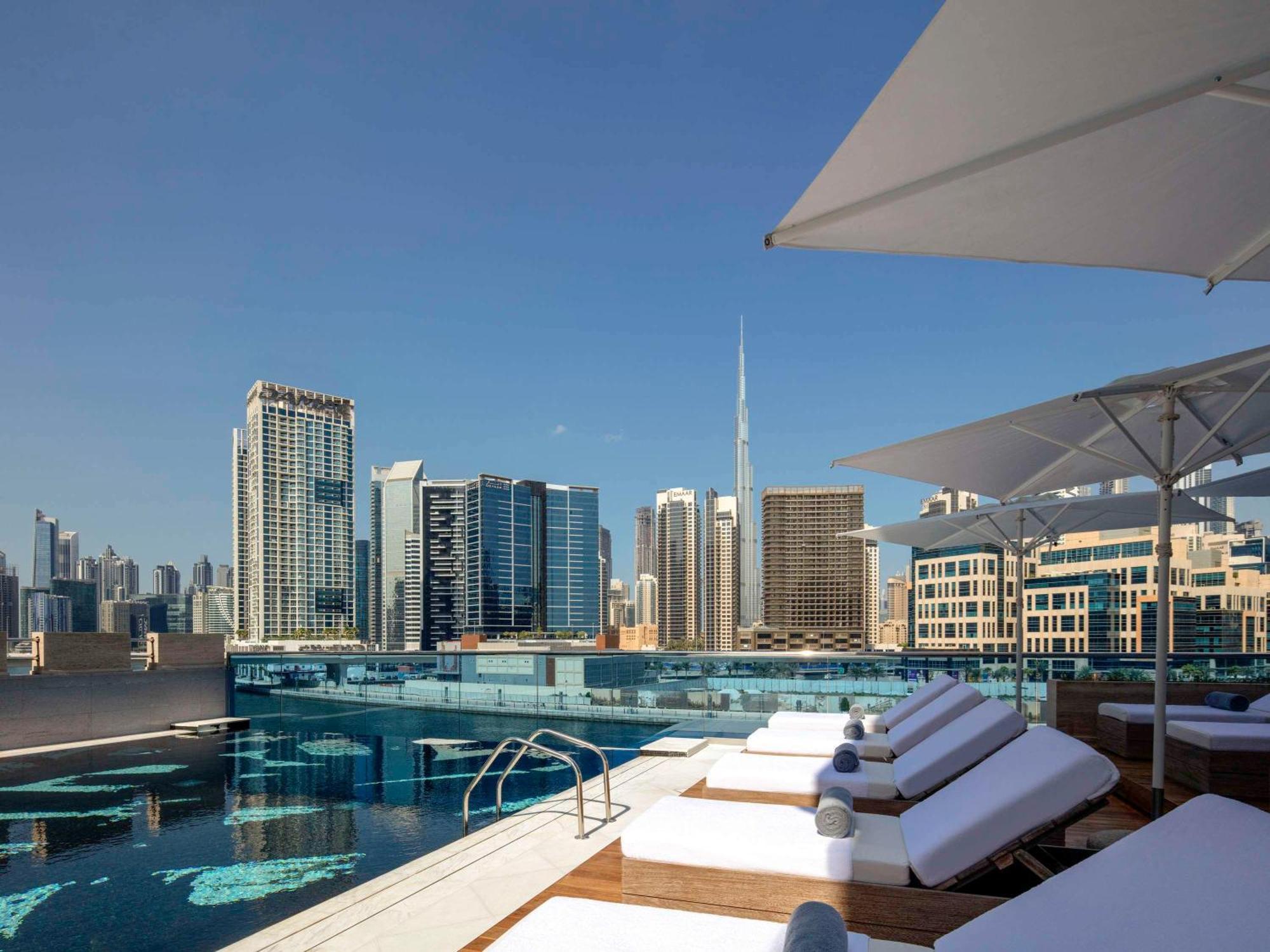 Hyde Hotel Дубай Екстериор снимка View from the rooftop pool