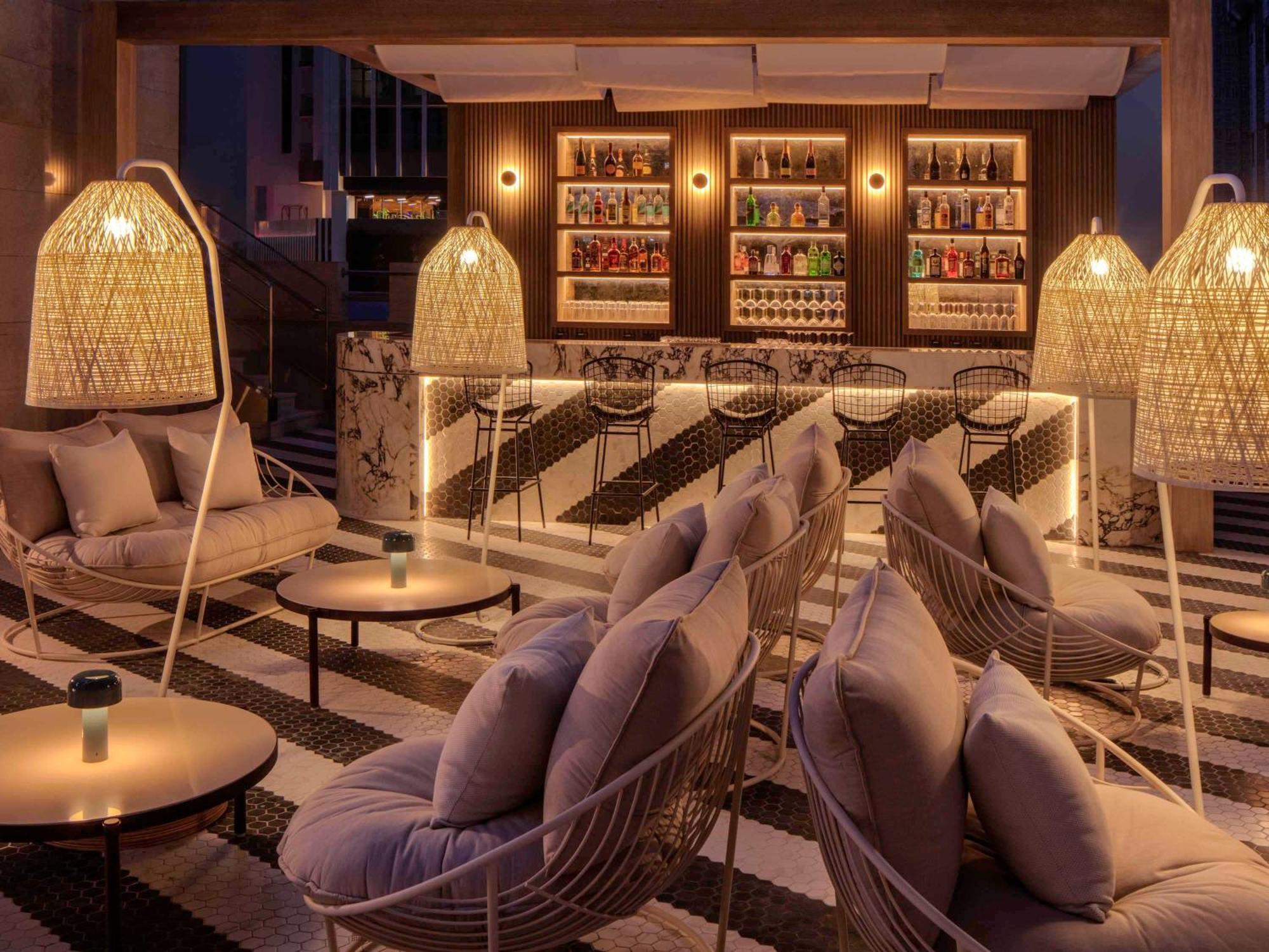 Hyde Hotel Дубай Екстериор снимка The Bar at the 101 Sky Lounge
